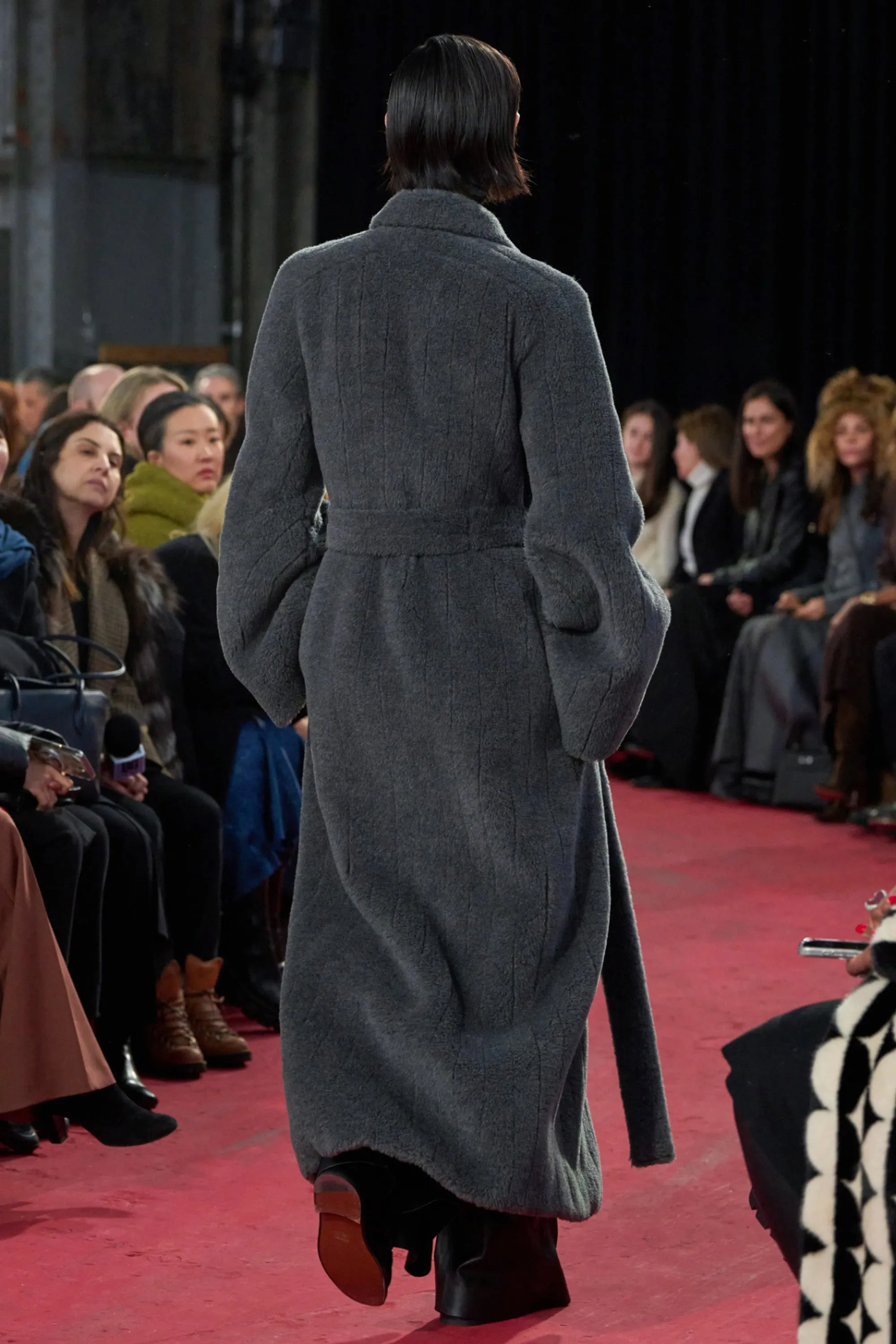 Barring Coat in Dark Grey Virgin Wool Silk Cashmere Fur