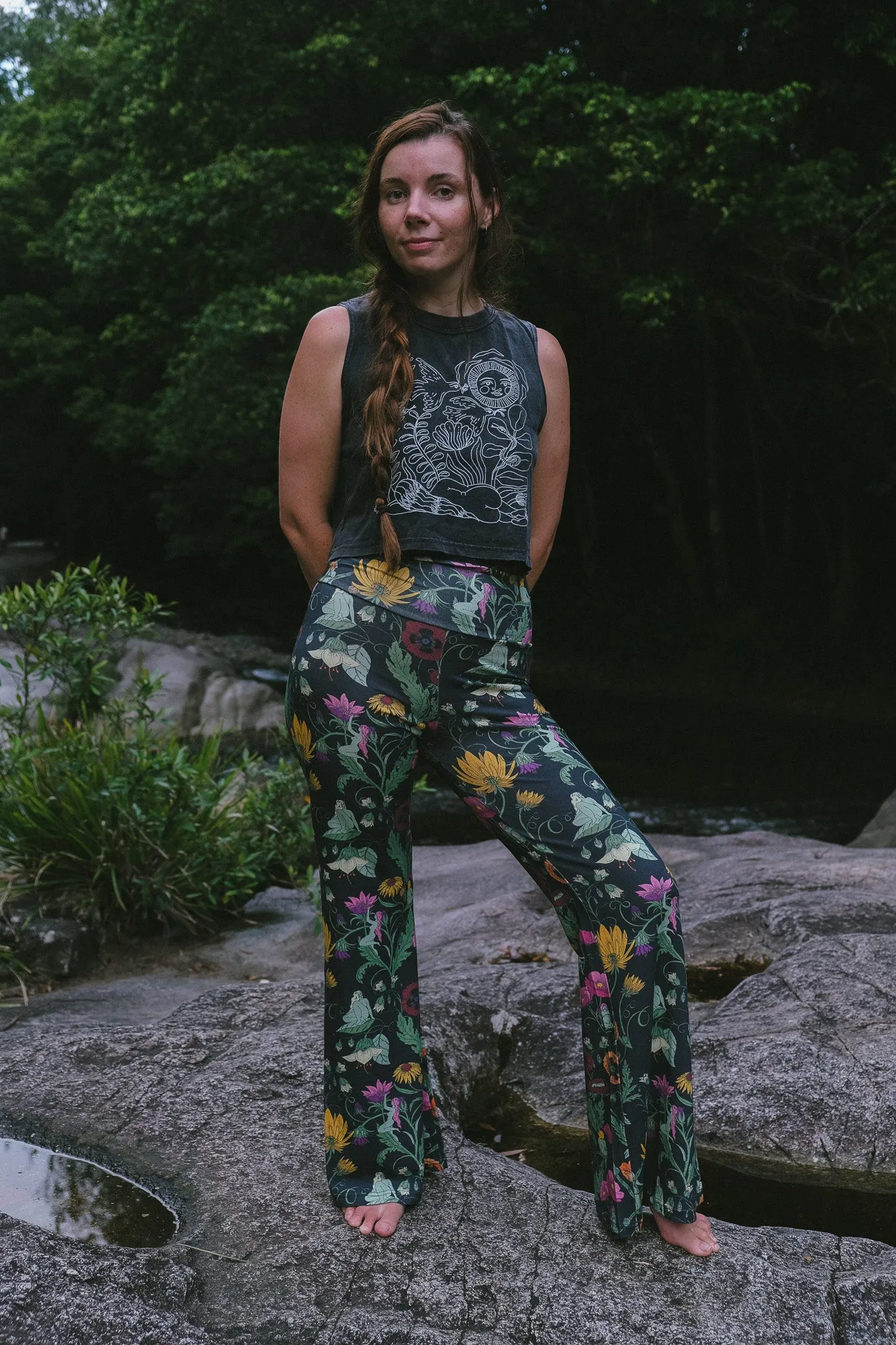 Sleeveless crop tee - Black Stonewash - You're True Nature