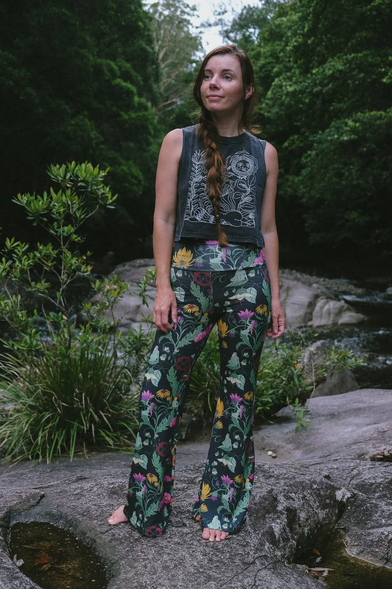 Sleeveless crop tee - Black Stonewash - You're True Nature