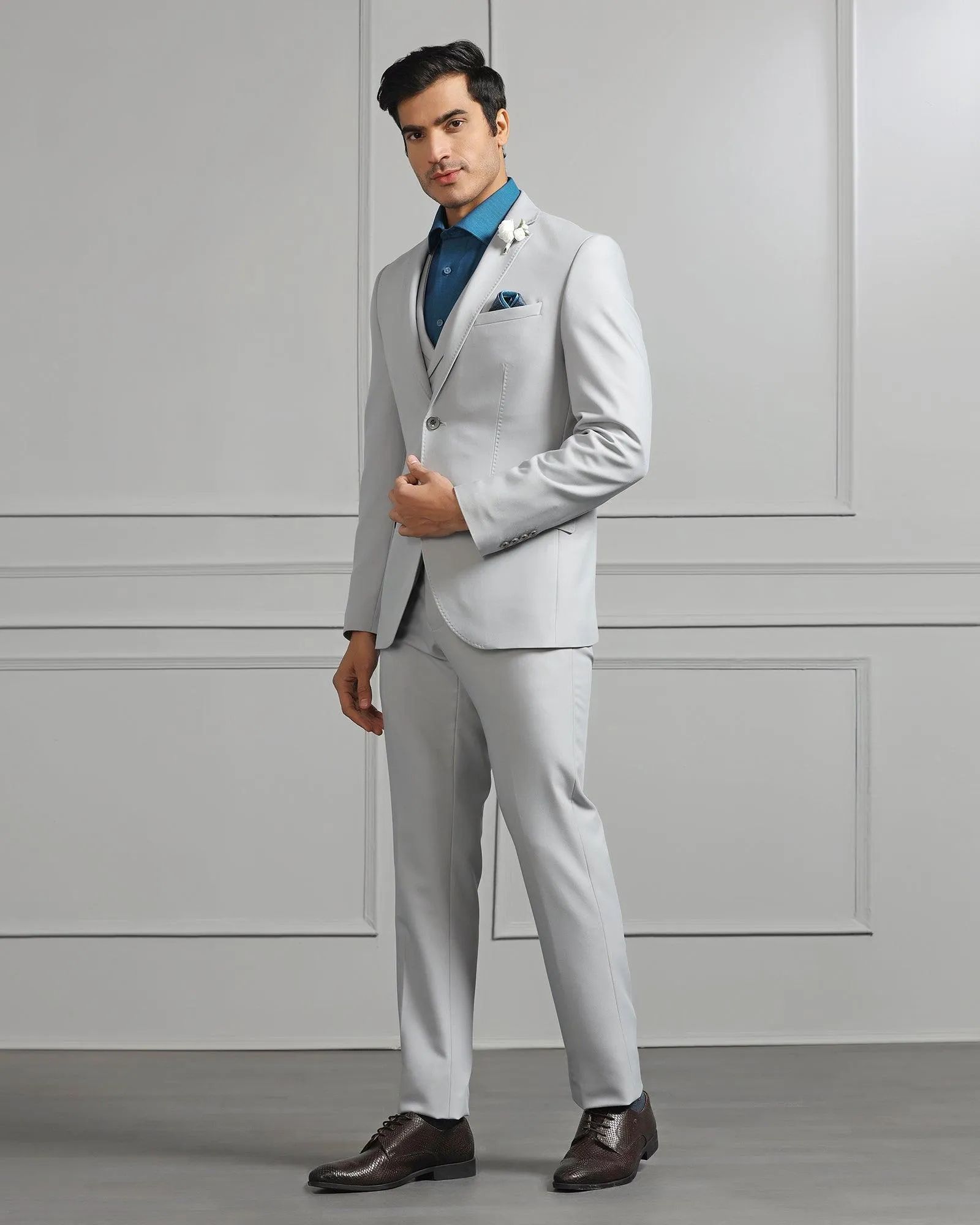 Elegant Three-Piece Solid Light Grey Formal Suit - Raylit