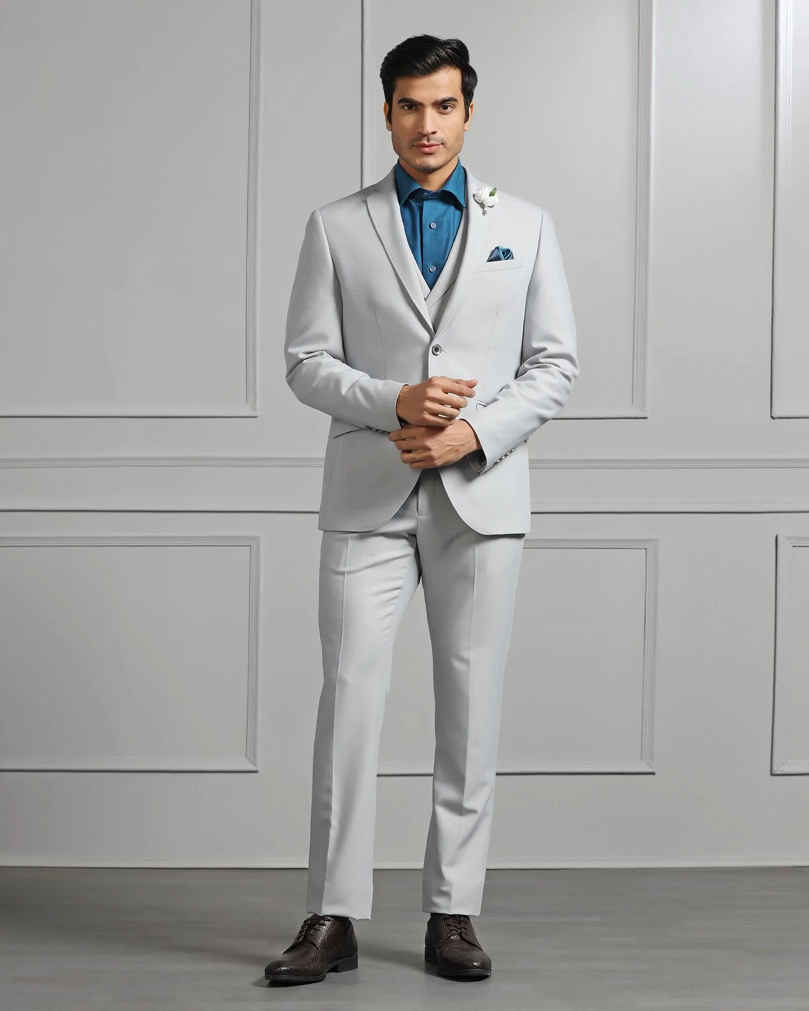 Elegant Three-Piece Solid Light Grey Formal Suit - Raylit