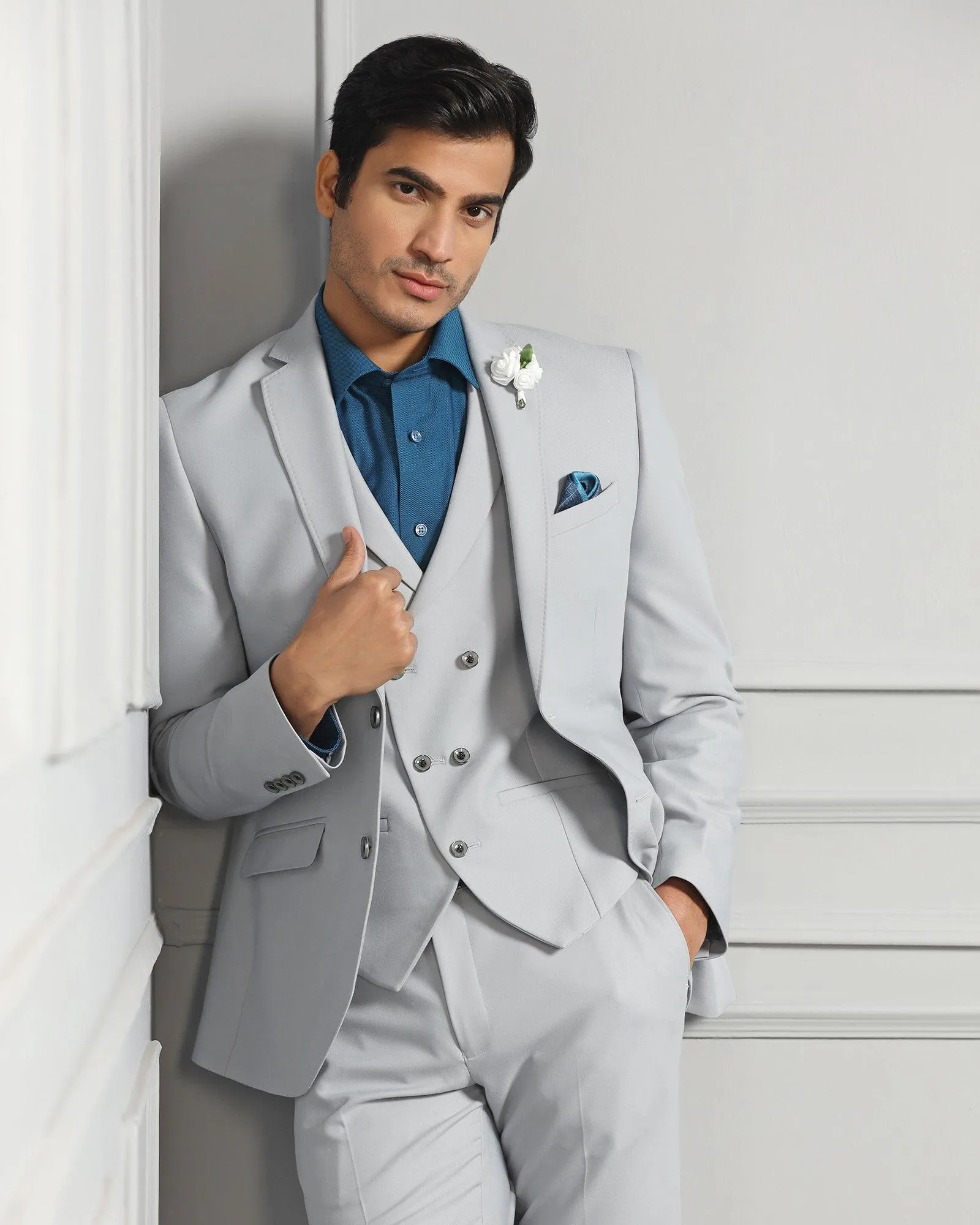 Elegant Three-Piece Solid Light Grey Formal Suit - Raylit