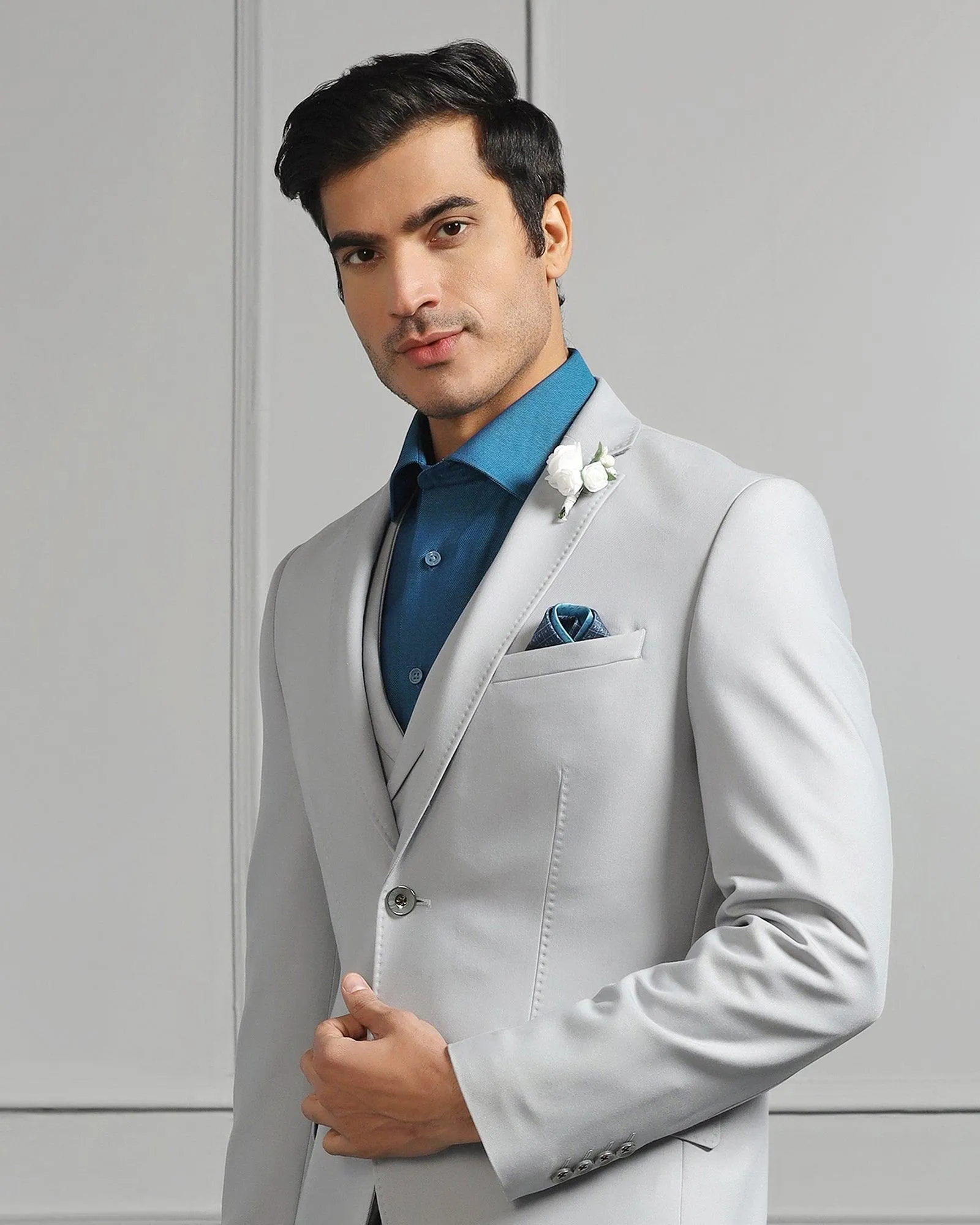 Elegant Three-Piece Solid Light Grey Formal Suit - Raylit