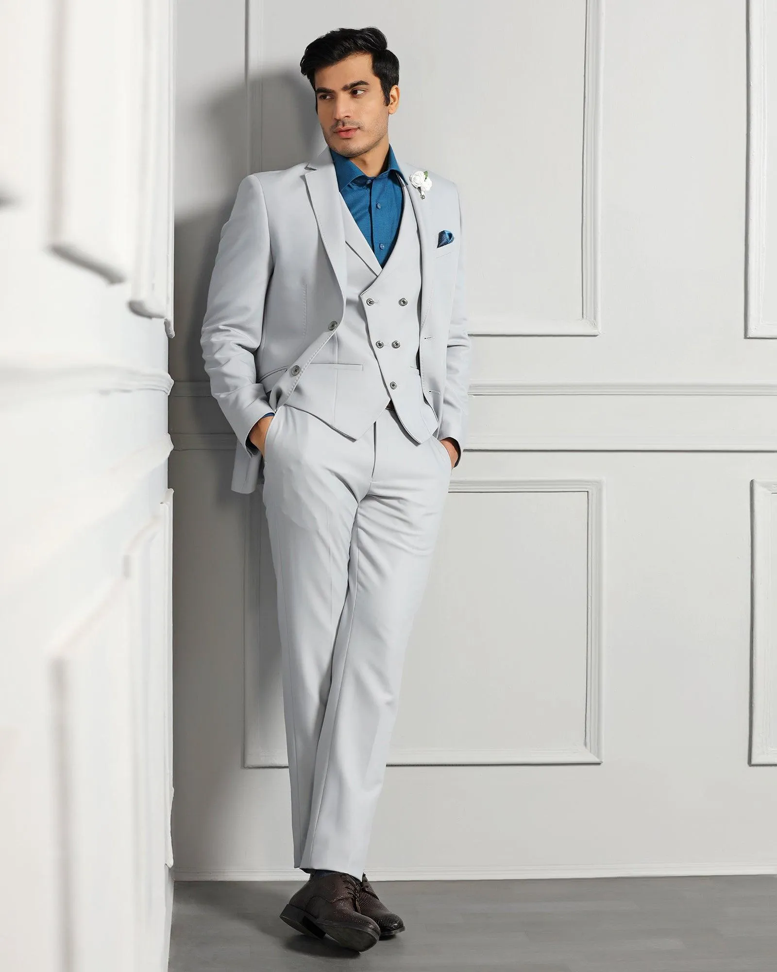 Elegant Three-Piece Solid Light Grey Formal Suit - Raylit