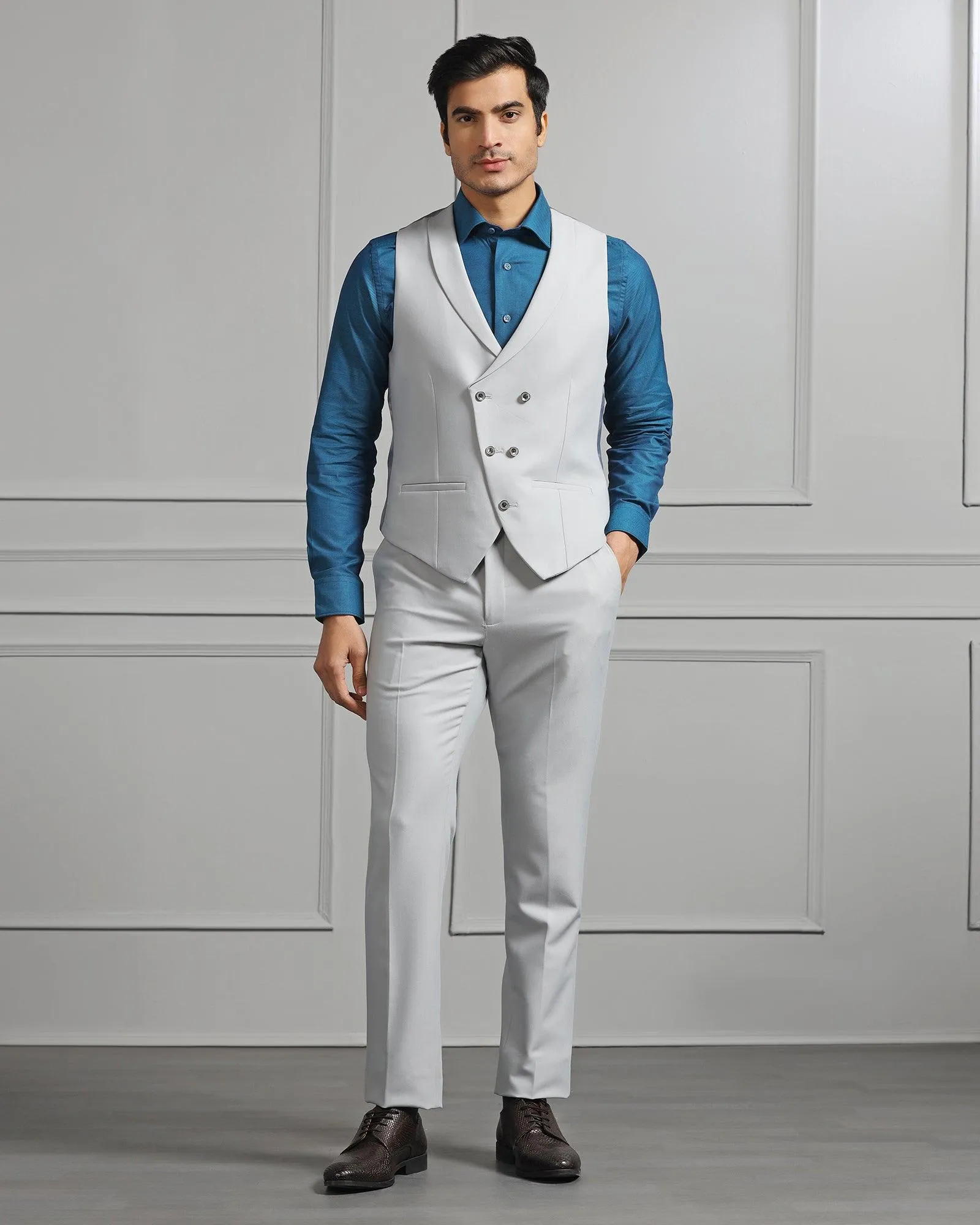 Elegant Three-Piece Solid Light Grey Formal Suit - Raylit