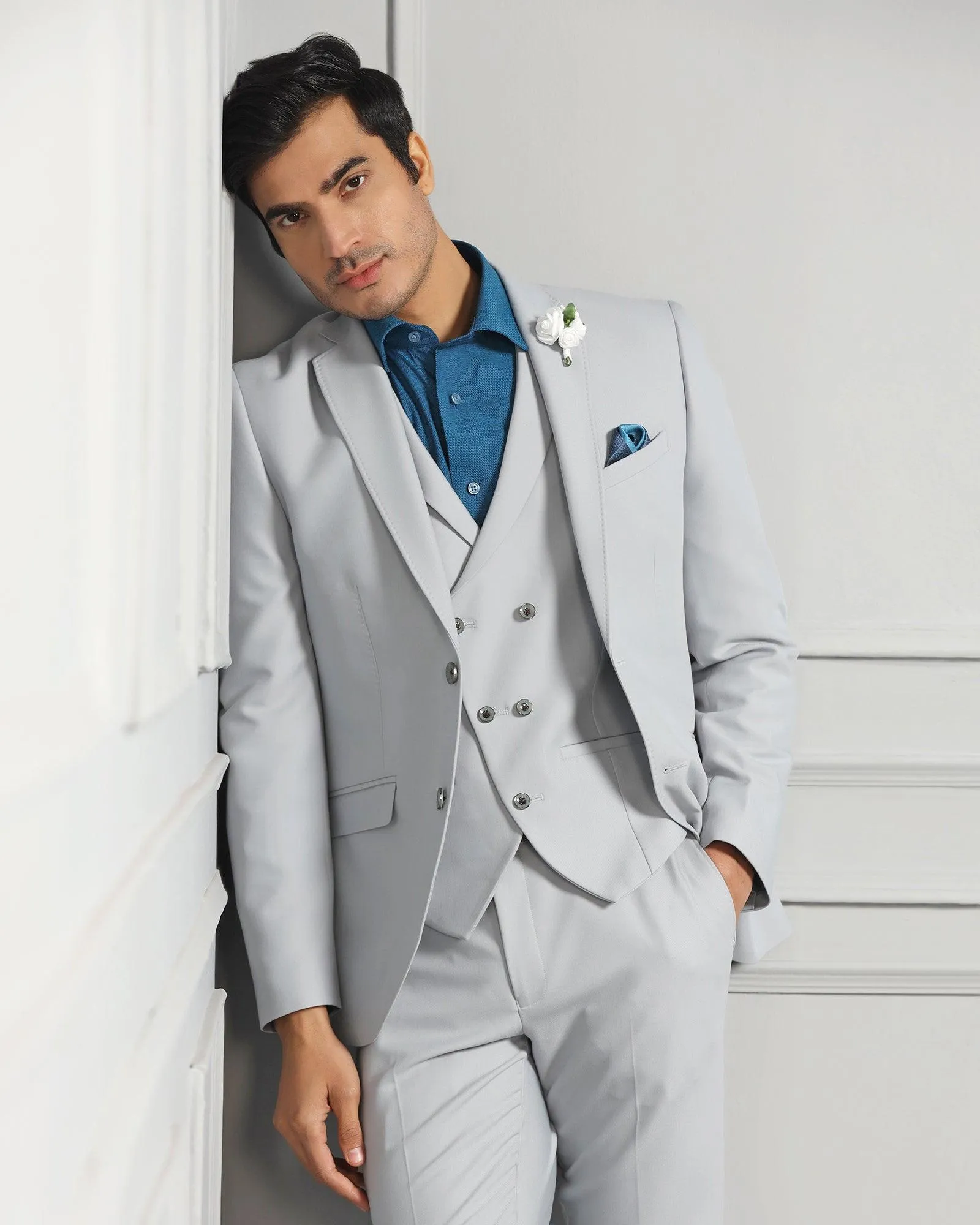 Elegant Three-Piece Solid Light Grey Formal Suit - Raylit