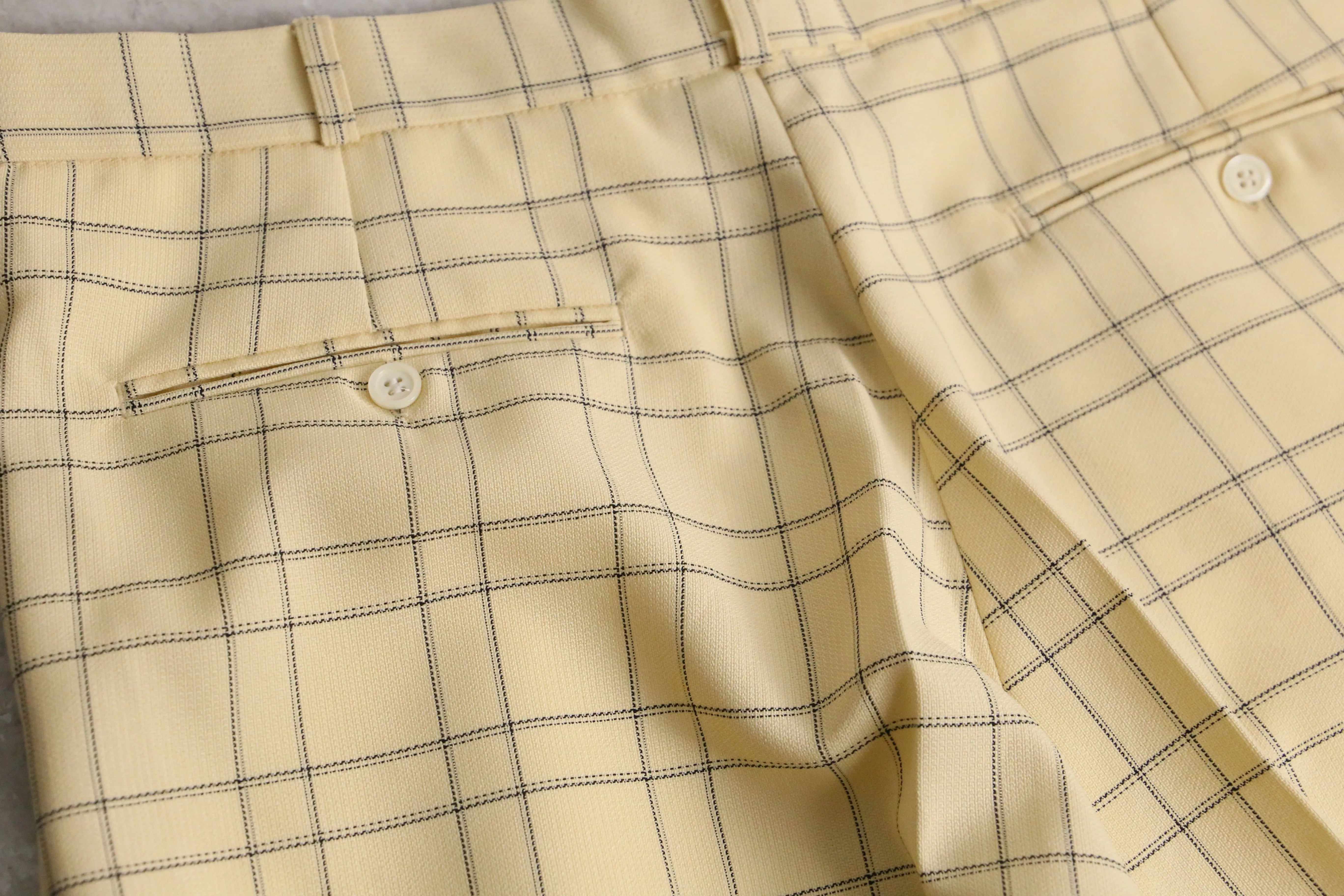 yellow color check pattern two tuck pants